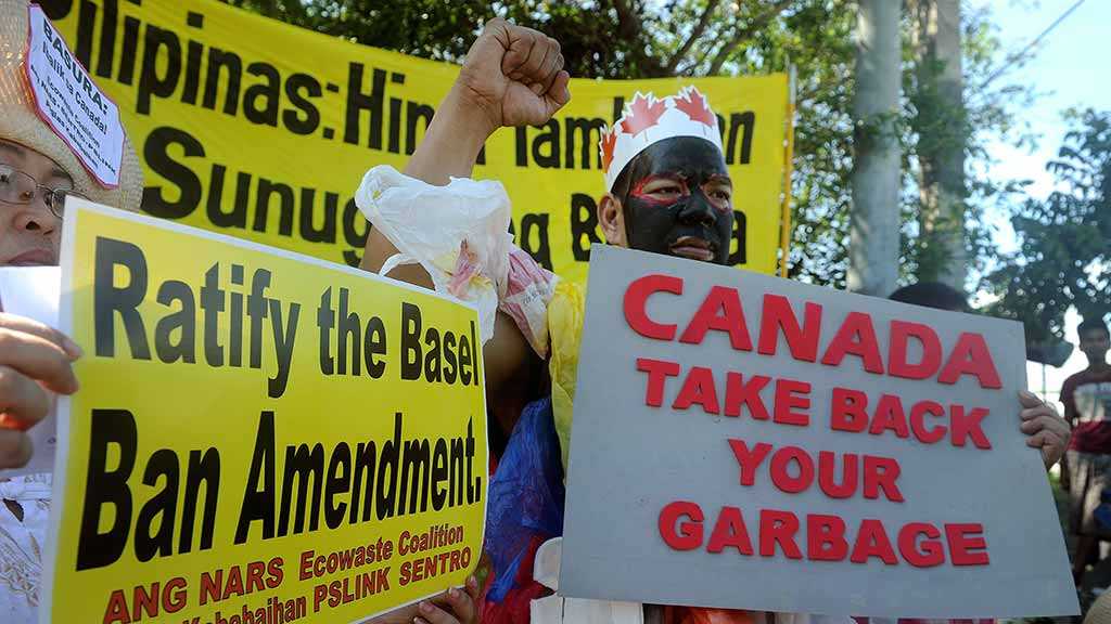 Philippines Recalls Envoy to Canada Over Garbage Spat