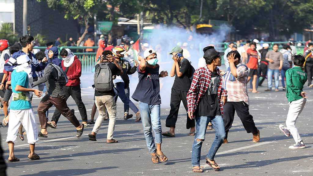 Indonesia: 6 Dead, Protests Swell as Country Plunges into Post-Election Unrest