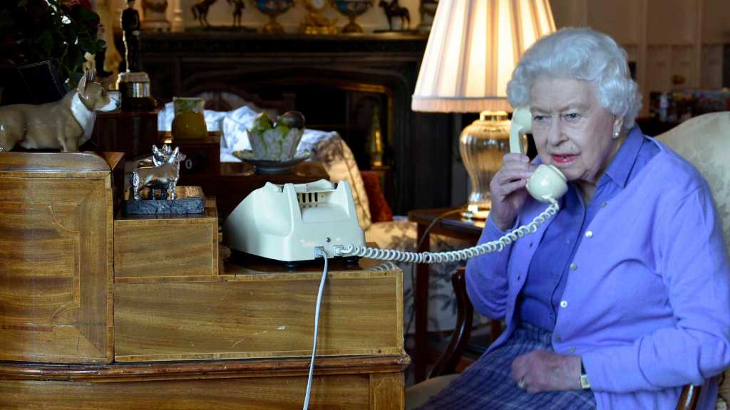 Queen Elizabeth II Tests Positive for Coronavirus, Royal Palace Confirms