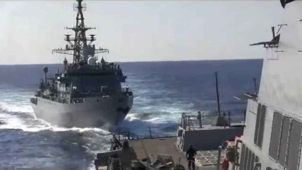 Russian Destroyer Issues Warning to US Ship for Violating Border