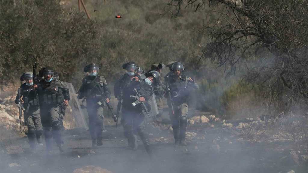 ‘Israeli’ Soldiers Storm West Bank Town, Injure 4