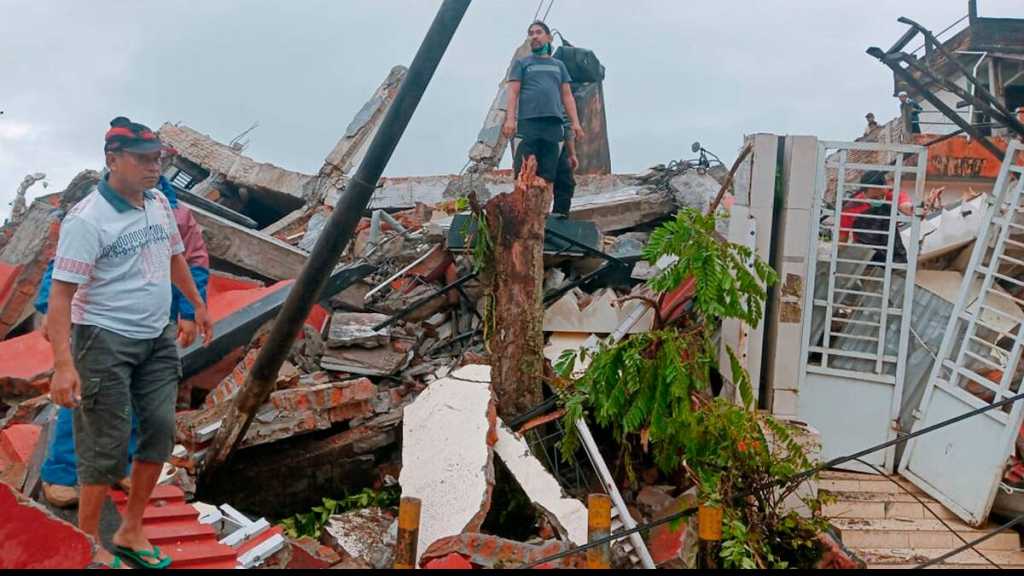 Strong Quake in Indonesia’s Sulawesi Kills Dozens, Injures Hundreds
