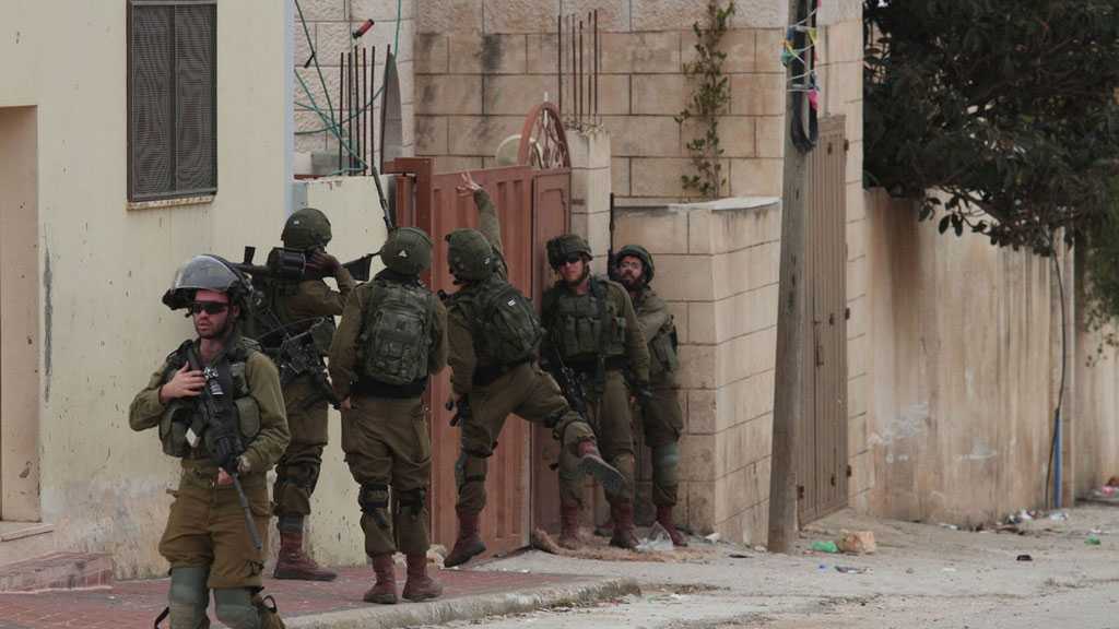 ‘Israeli’ Forces Raid Homes in West Bank, Injure Dozens of Palestinians