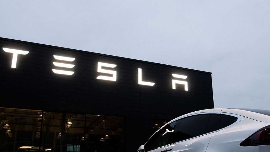 China-Made Tesla Model 3 Blows Up in Shanghai