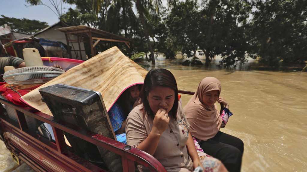 Indonesia: Thousands Evacuated amid Floods in West Java