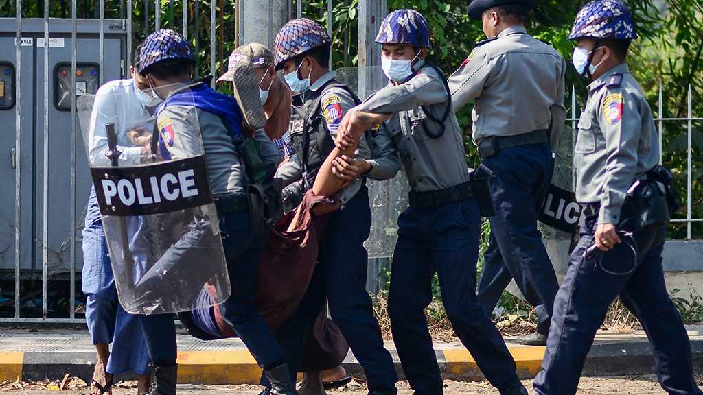 Myanmar Protesters in Running Battle with Security Forces