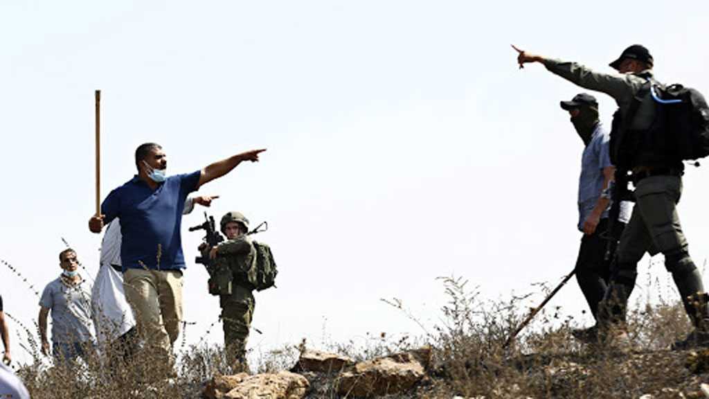 ‘Israeli’ Settlers Attack Palestinians And Their Properties West Al-Quds