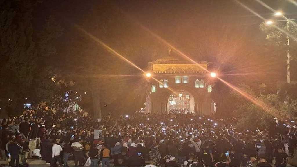 “Israel” Continues Attacking Al-Quds Worshippers 