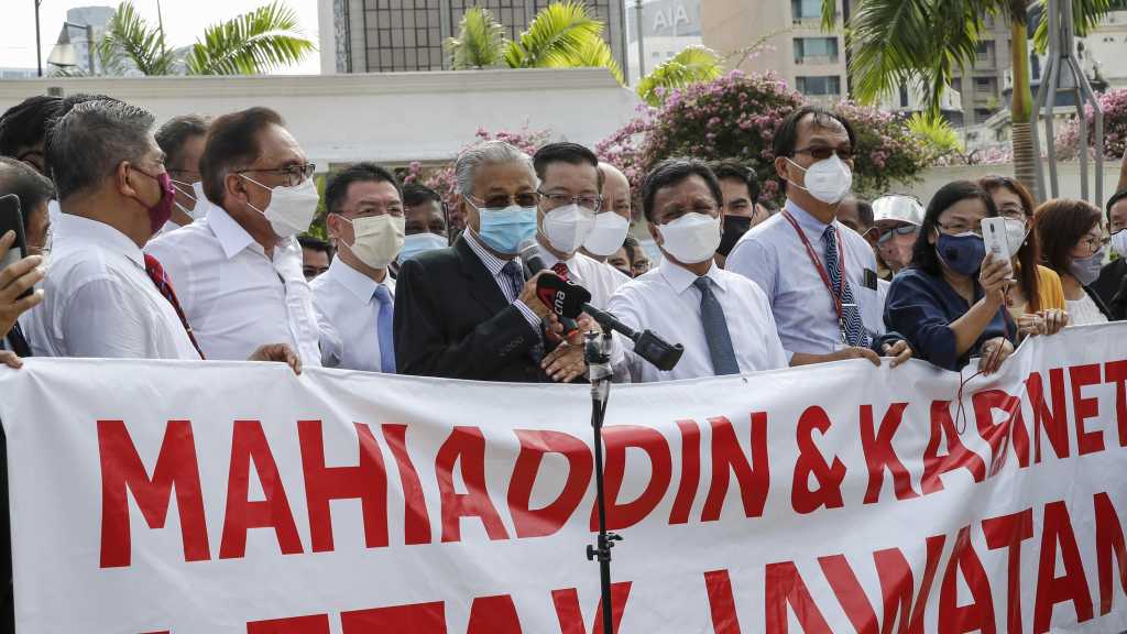 Malaysia: Tension Escalates As Riot Police Faces MPs Marching towards Parliament