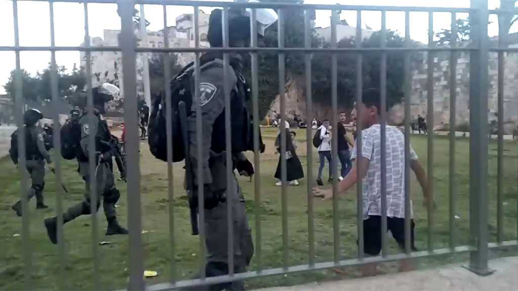 ‘Israeli’ Police Attack Palestinians at Occupied al-Quds’ Damascus Gate