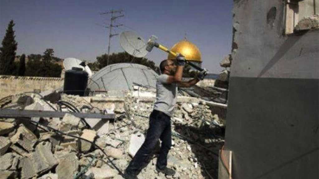 ‘Israeli’ Occupation Forces Palestinian Man To Demolish Own Store in Al-Quds
