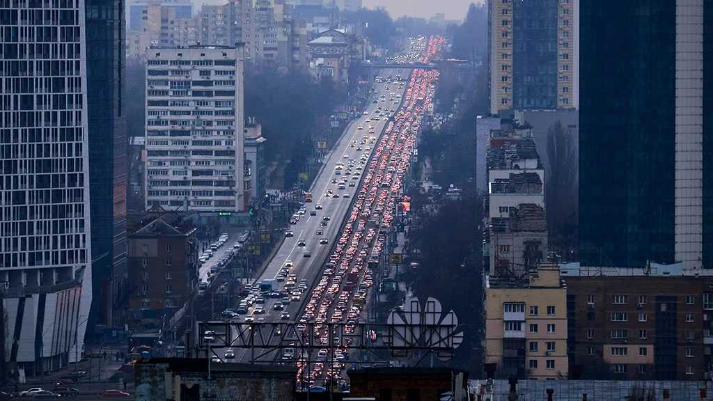 Russian Military Creates Safe Passage for Residents to Leave Kiev