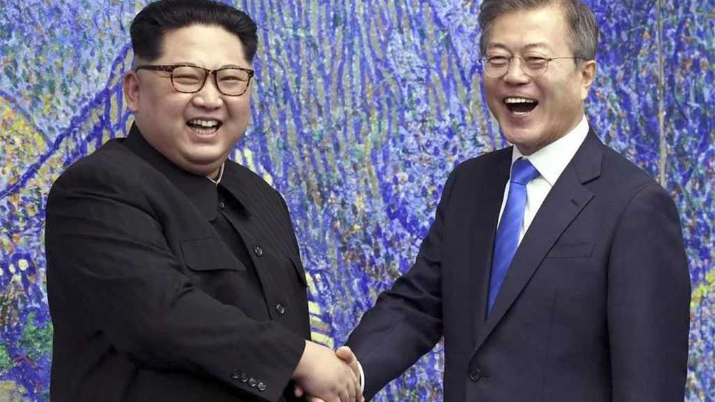 Leaders of the Koreas Exchange Friendly Letters