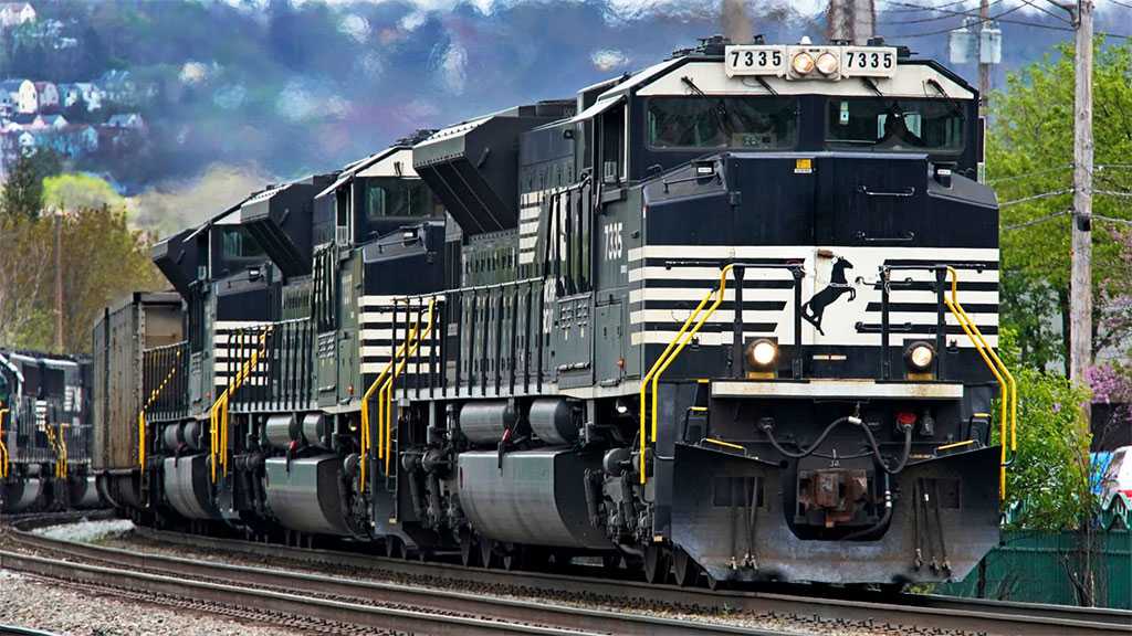 Biden Urges Congress to Pass Legislation Averting ’Potentially Crippling’ US Rail Strike