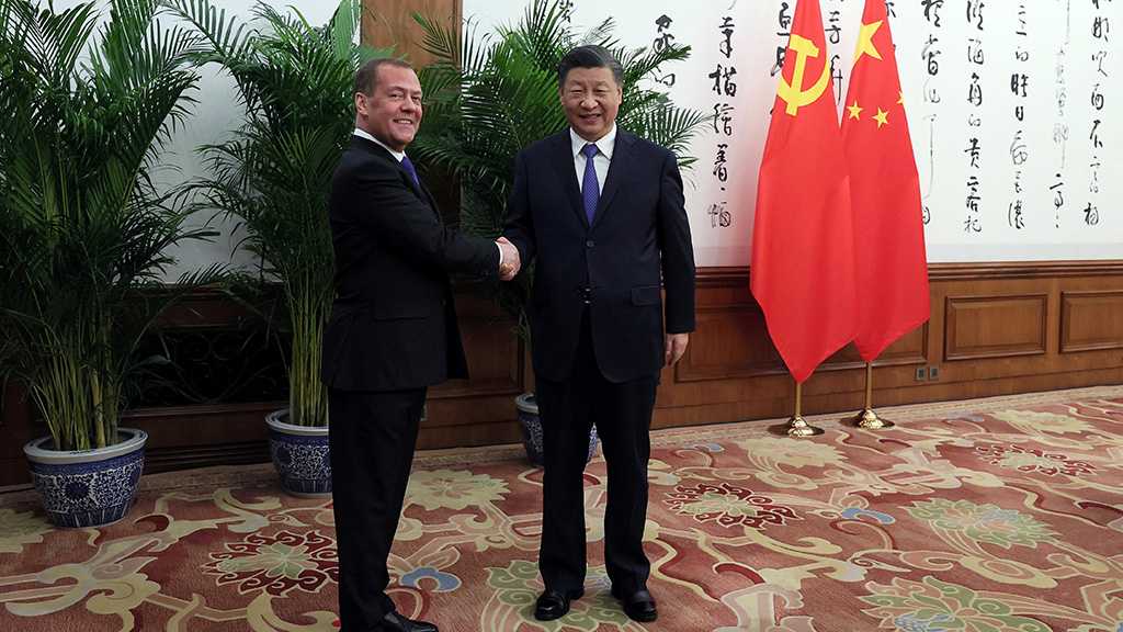 Xi Holds Meeting with Medvedev at State Residence in Beijing on Wednesday