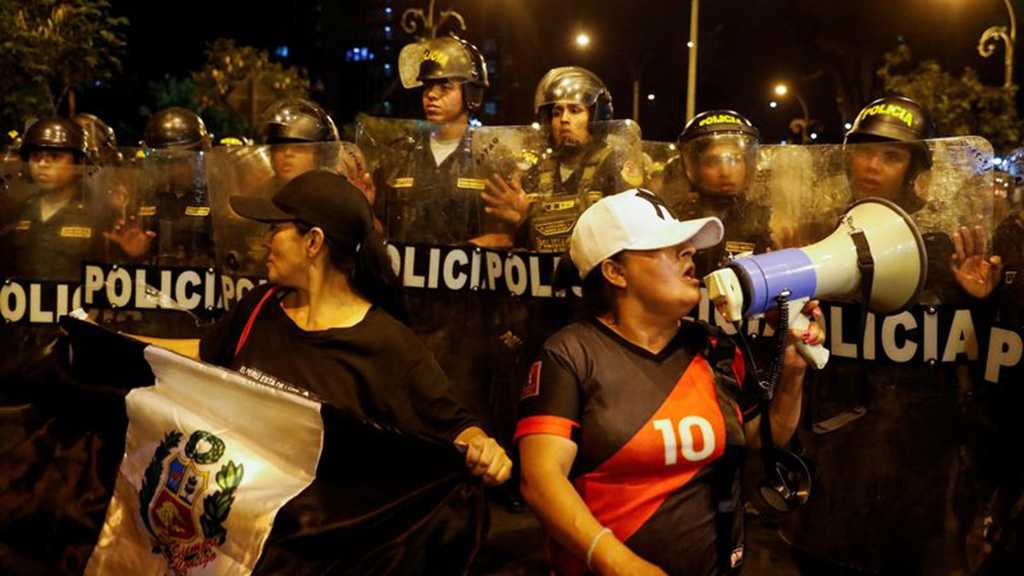 Thousands of Protesters March in Peru Demanding President to Step Down