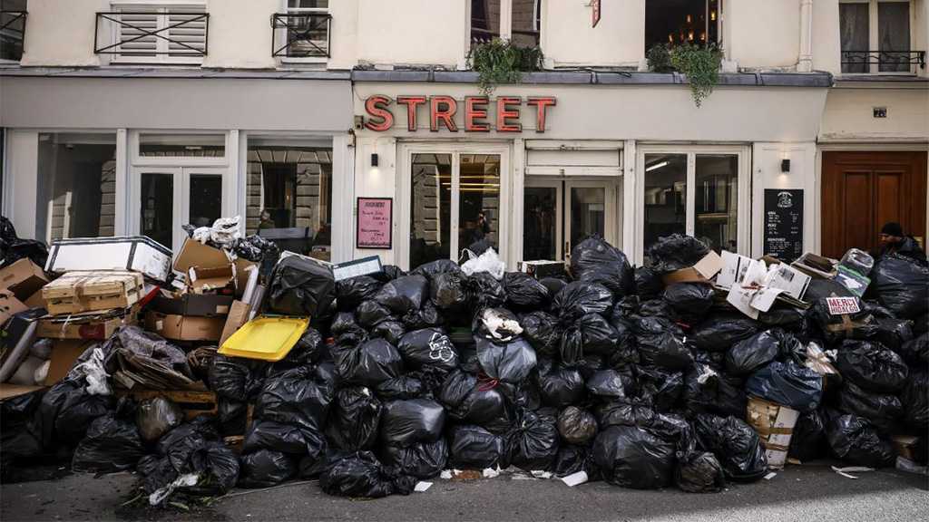 Garbage: In Paris Streets, Heaps of It Become Protest Symbol