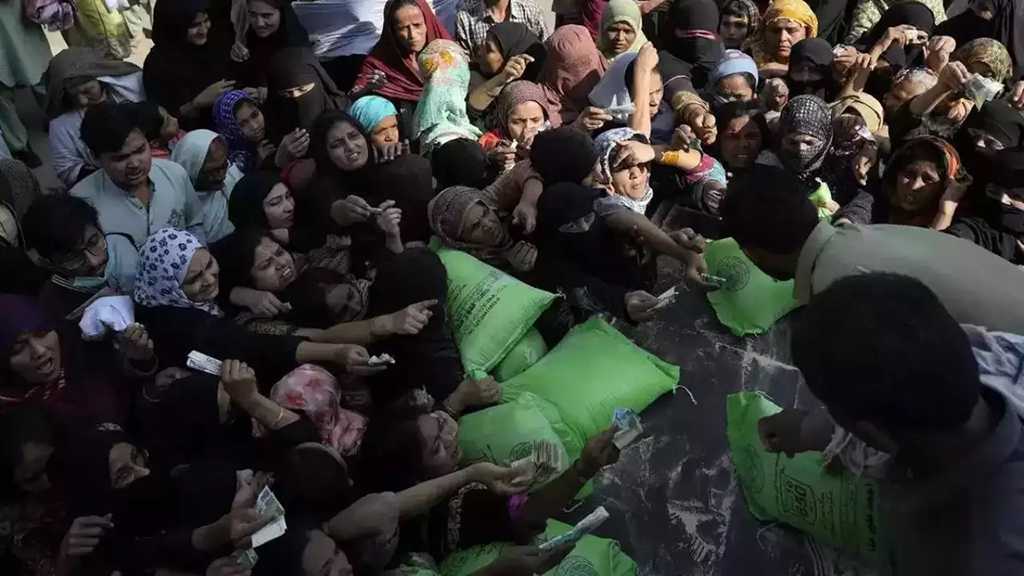 Stampede at Ramadan Food Distribution Center Kills 11 in Pakistan