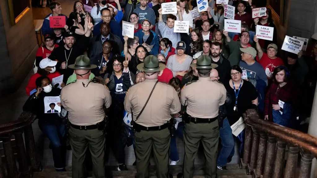 Two US Democratic Members Expelled from Tennessee House Over Gun Control Protest