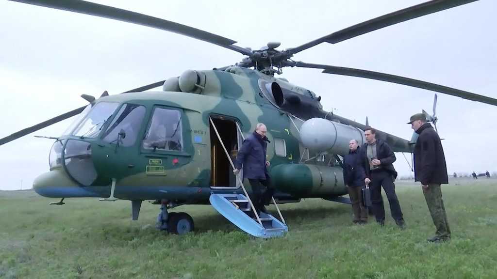 Putin Visits Command Posts Near Frontline
