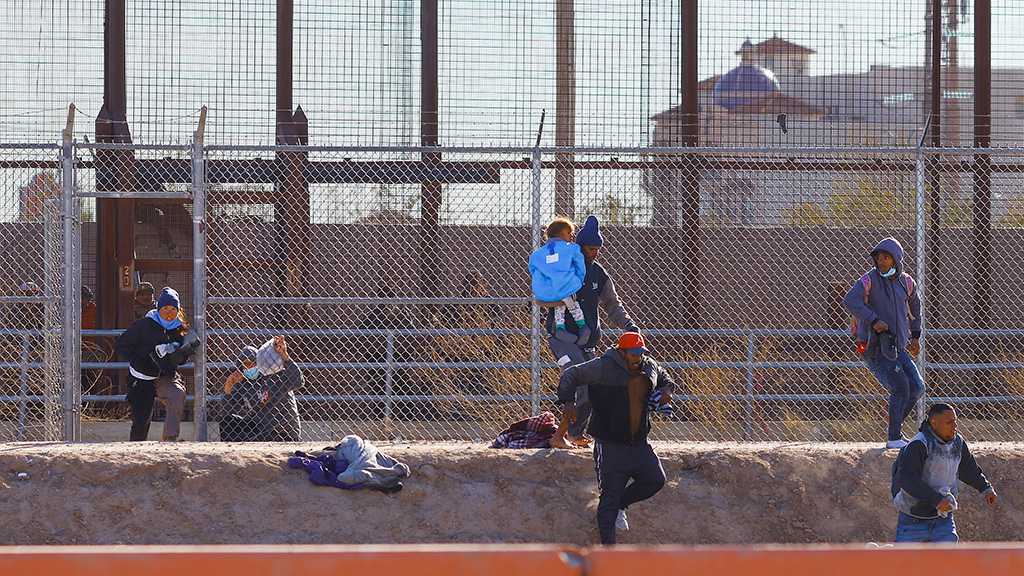 US Sees Jump in Illegal Border Crossings