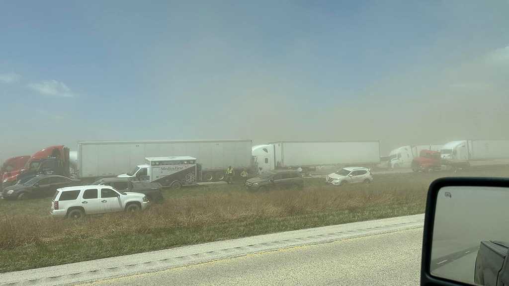 Illinois Dust Storm Blinds Drivers, 6 Die in Chain-Reaction Crashes