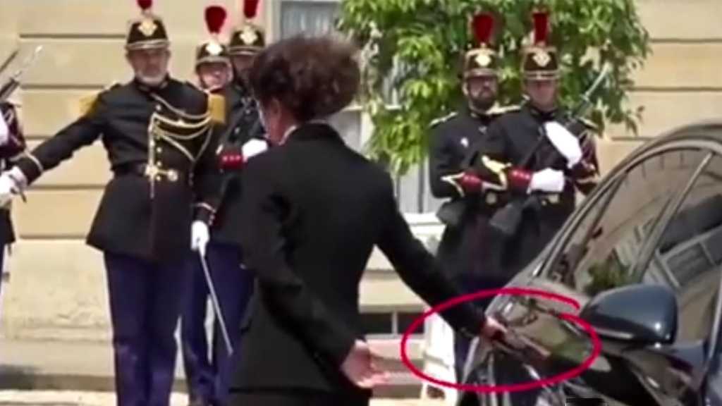 MBS Locks Car’s Door before Meeting Macron