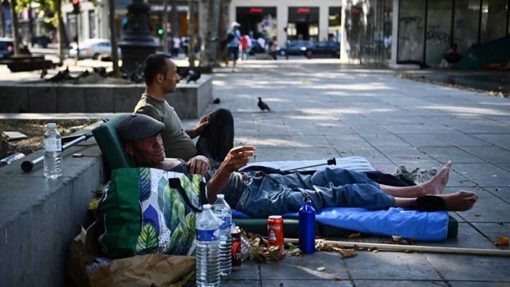Homeless Migrants Relocated from Paris With No Explanation - Report
