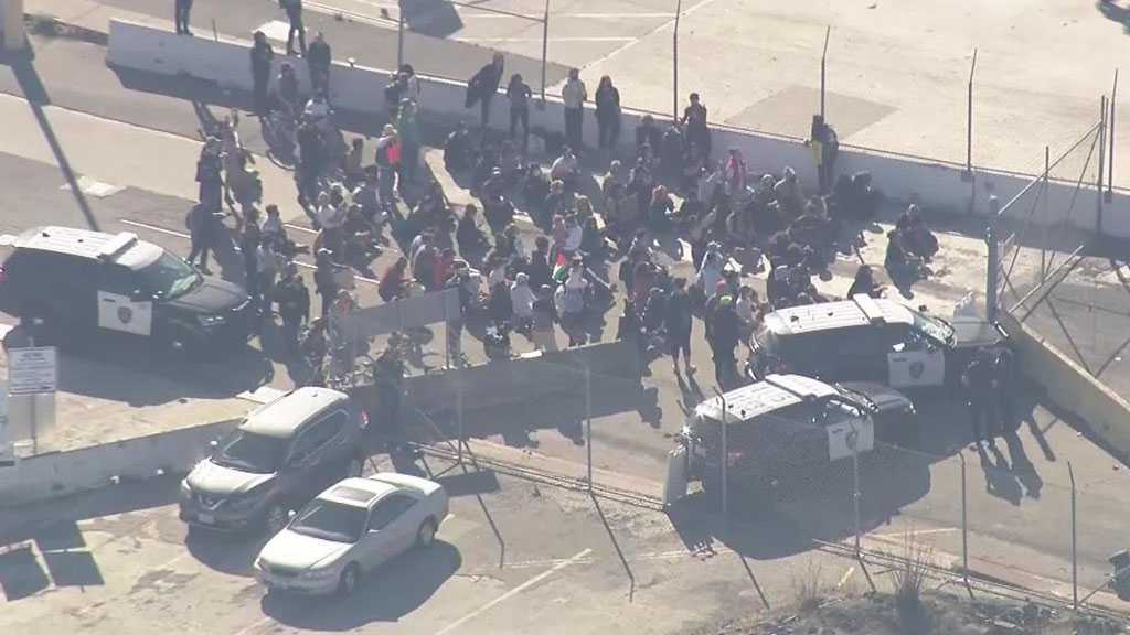 Protesters Block US Military Supply Ship’s Departure For ‘Israeli’-occupied Territories