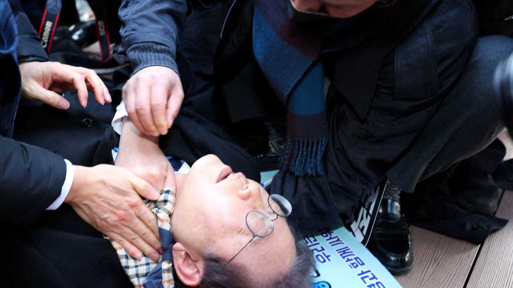 South Korea: Opposition Leader Wounded in Stabbing Attack
