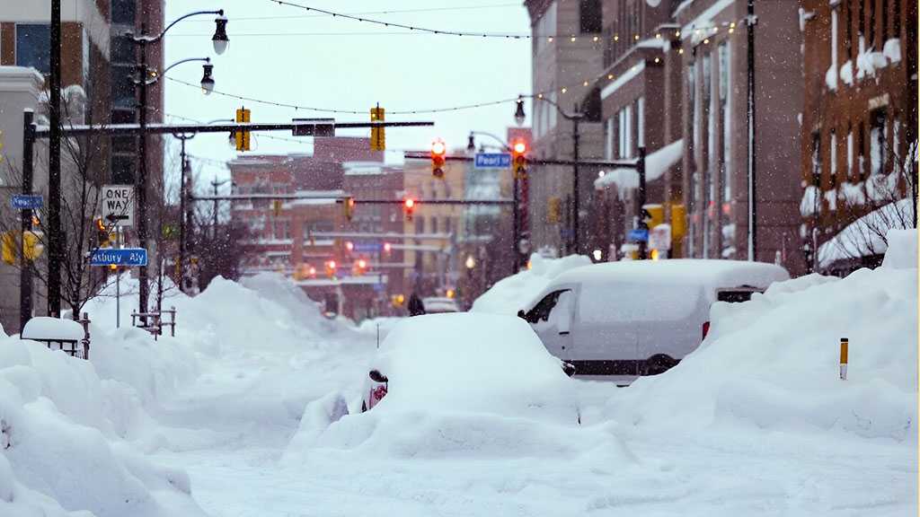 Hundreds of Flights Cancelled Across US as Winter Storms Cause Chaos