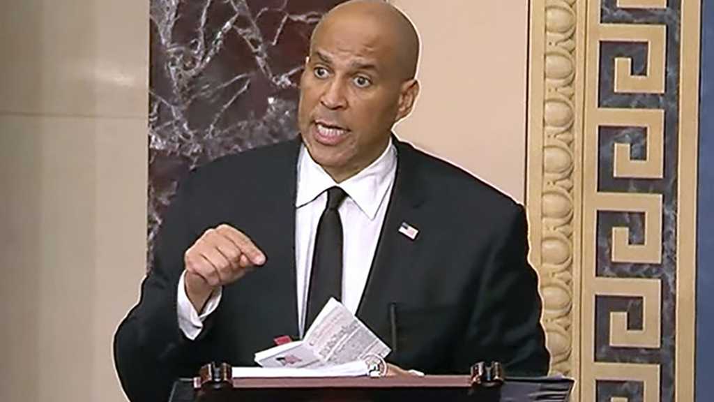 US Senator Breaks Record by Trashing Trump for 25 Hours Straight