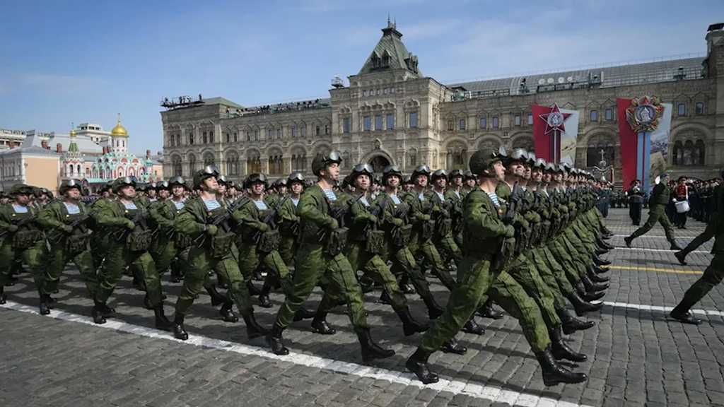 Serbia’s Vucic Defies EU Pushback, to Attend Moscow’s Victory Parade