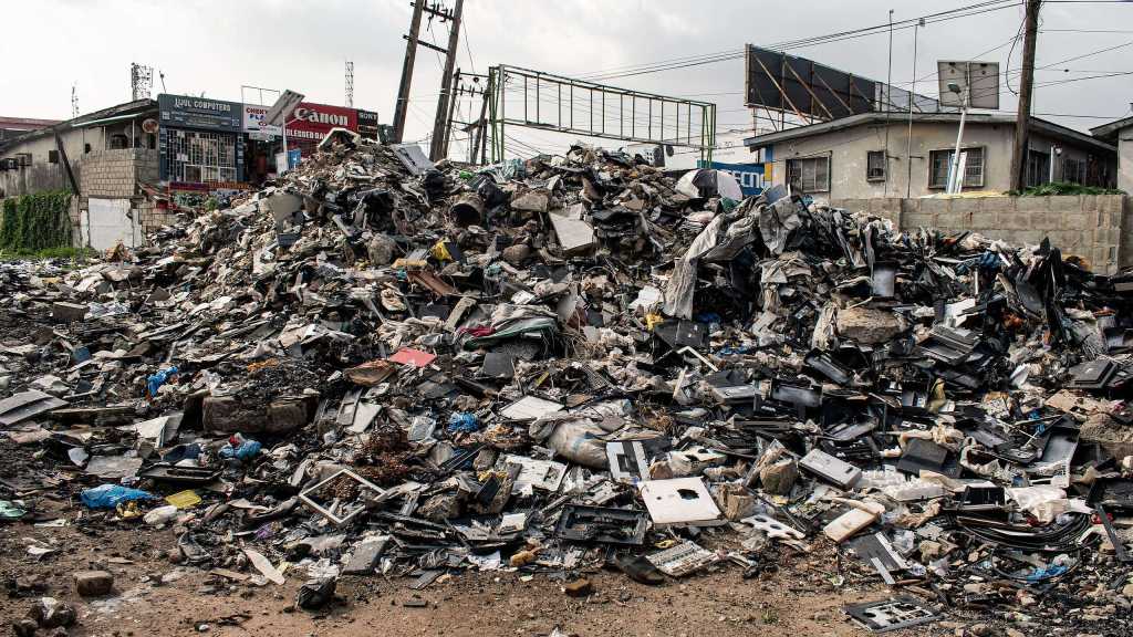 Palestinians in Gaza Face Life-Threatening Skin, Respiratory Diseases as Rubbish Piles Up