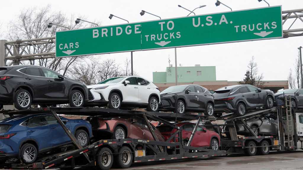 Trump Eases Auto Tariffs Ahead of Detroit Visit Amid Industry Pressure