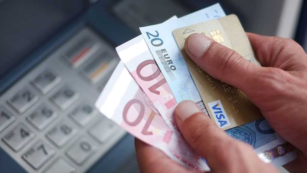 France’s Justice Minister Proposes Cash Ban to Fight Crime, Faces Privacy Backlash