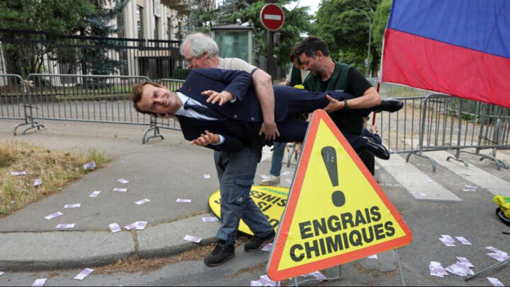 Macron Stolen in Paris