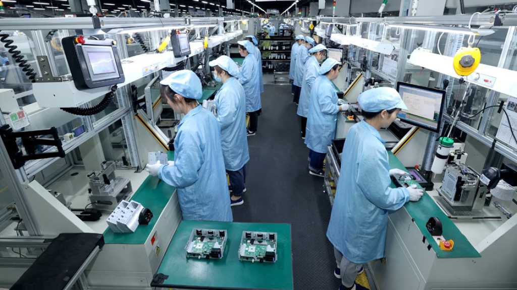 China’s Manufacturing Slows as US Tariffs Bite and Export Orders Fall