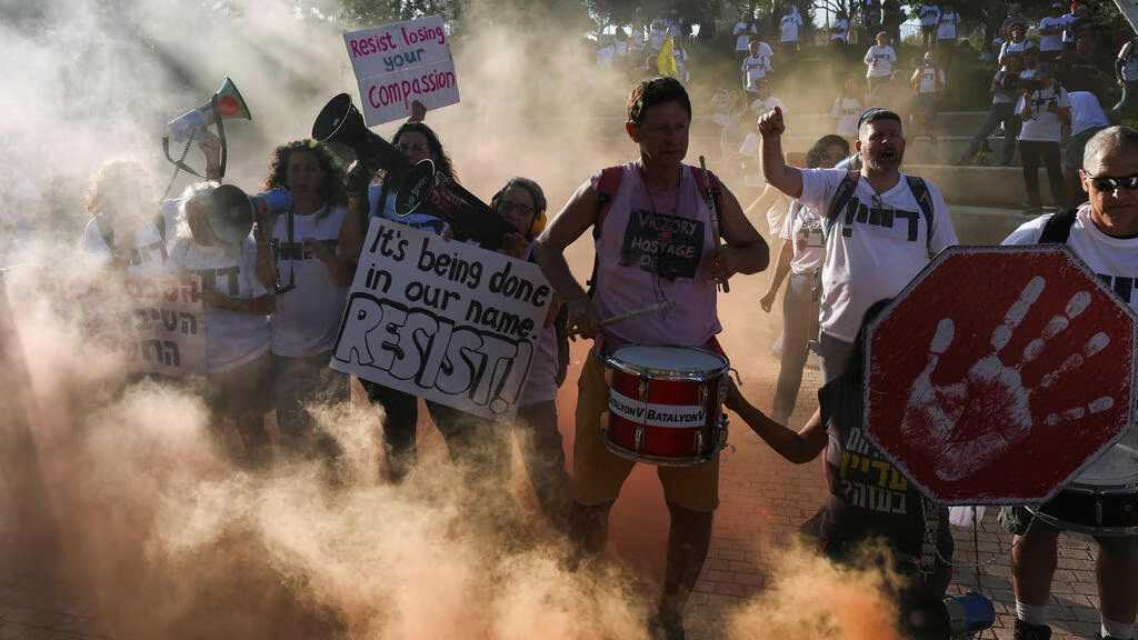 Fires Surround Netanyahu’s Home As Protesters Demand Gaza Ceasefire