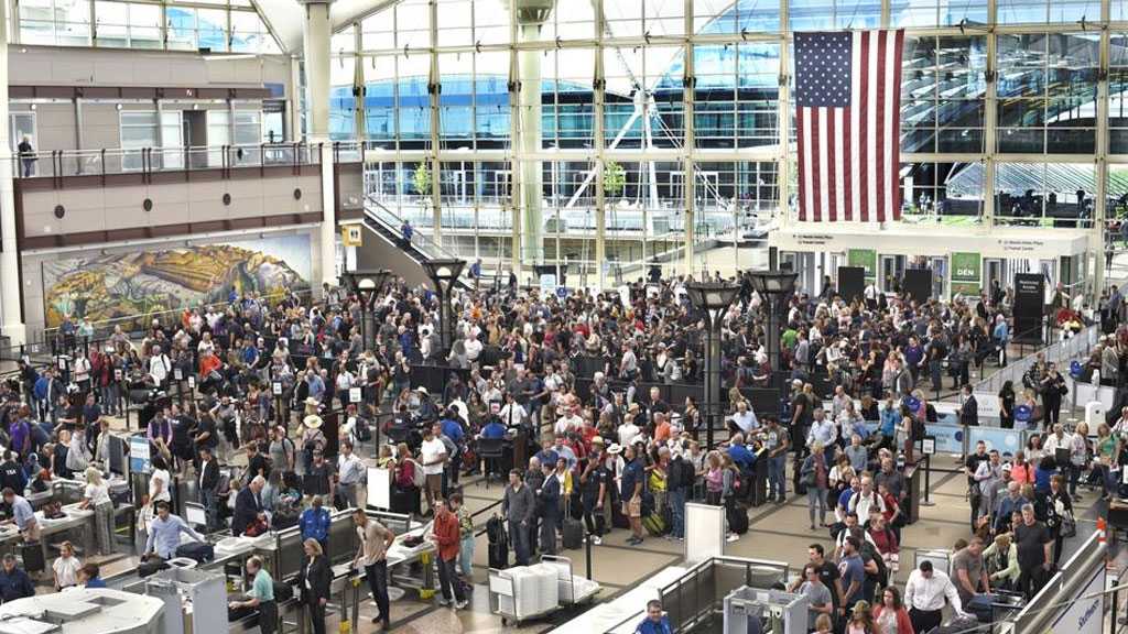US Gov’t Shutdown Grounds Flights as Air Traffic Controller Shortage Deepens
