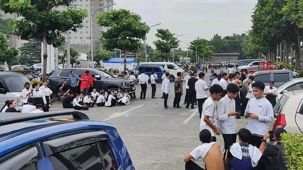 Strong Quake Hits Philippines, Tsunami Alerts Issued