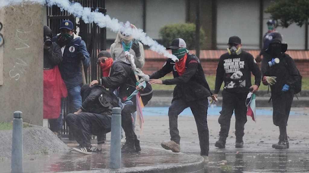 Police Injured in Clashes Outside US Embassy in Bogotá