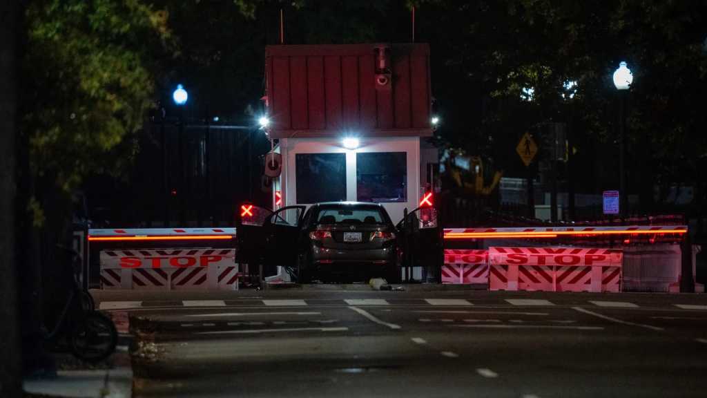 US: Car Crashes into White House Security Gate