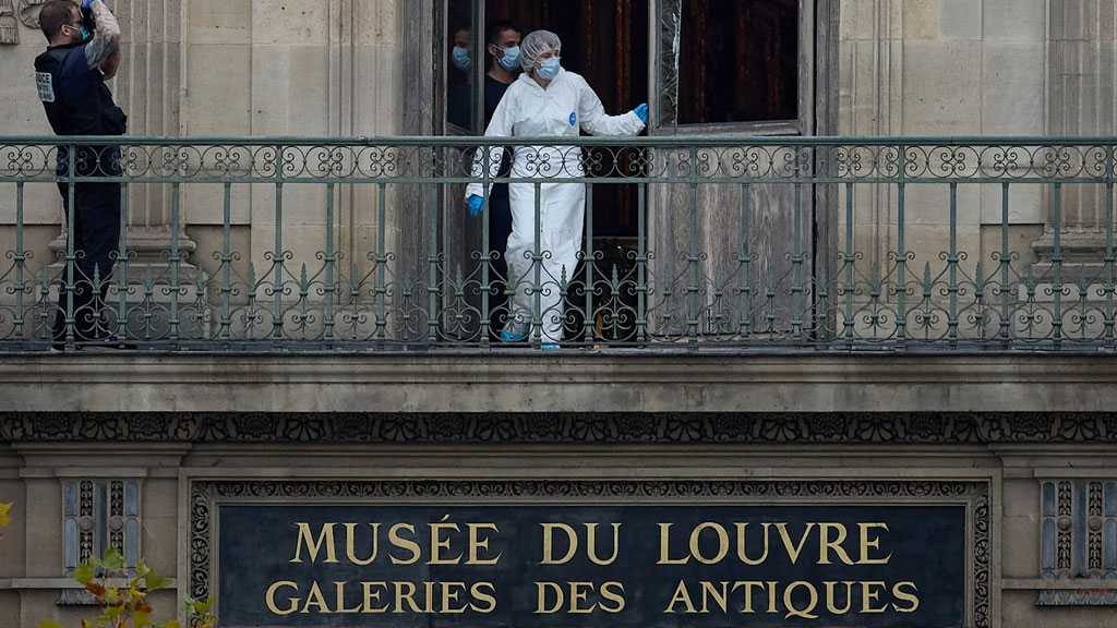 Report: Louvre Heist Suspected to Be an “Inside Job”
