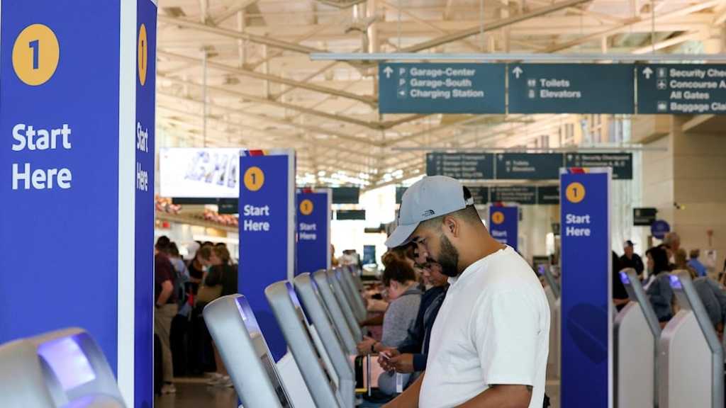 FAA Air Traffic Cuts Force US Airlines to Cancel Flights