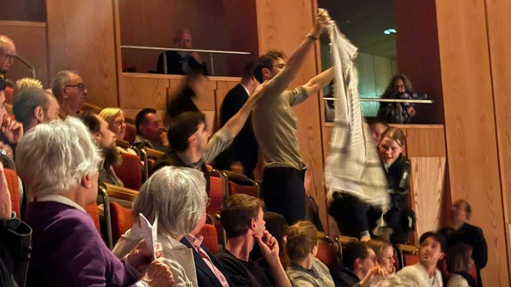 Paris Protest Halts ’Israeli’ Orchestra Amid Gaza Genocide Outrage