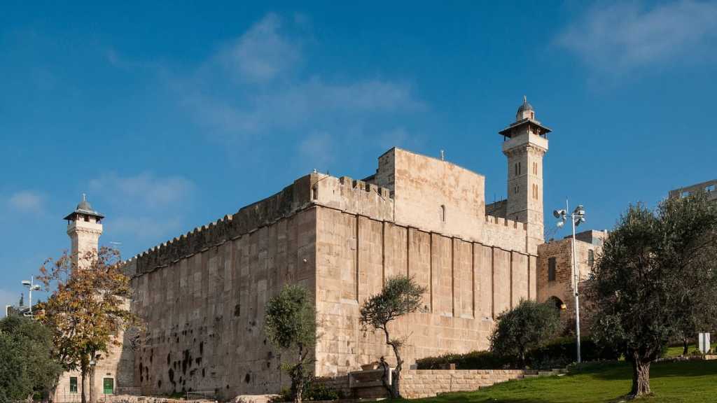 Judaization Plans on: “Israel” Strips Planning Authorities at the Ibrahimi Mosque 