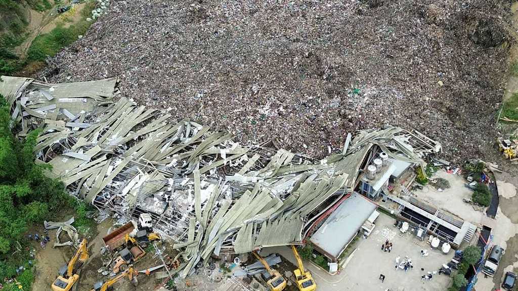 Mountain of Garbage Kills 4 in Philippines