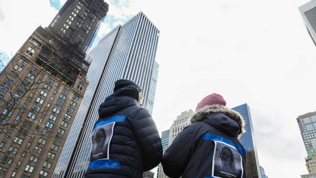Blocked Probe Prompts FBI Agent Resignation