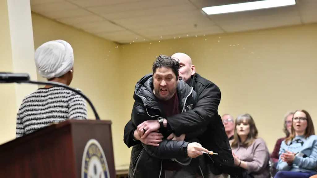 US Chaos: Ilhan Omar Attacked in Minneapolis despite Trump Vows to De-escalate